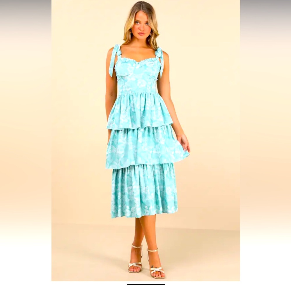 LULUs NWT- small- midi tiered dress